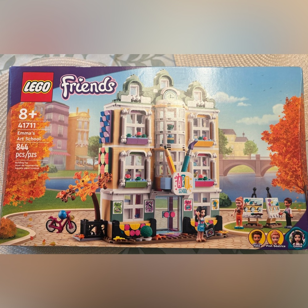 LEGO Friends Emma's Art School 41711 844 pcs Retired NEW & SEALED